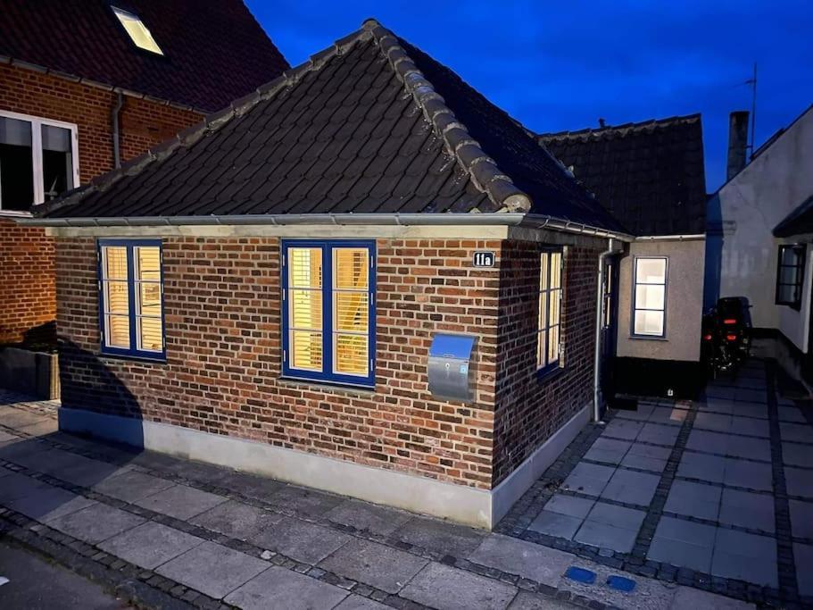 Hyggeligt Lille Byhus Lige Mellem Havnen Og Bytorv Ringkøbing Kültér fotó