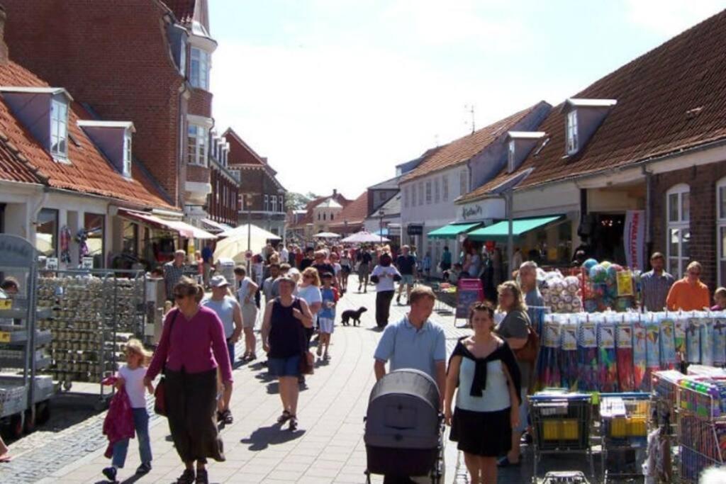 Hyggeligt Lille Byhus Lige Mellem Havnen Og Bytorv Ringkøbing Kültér fotó